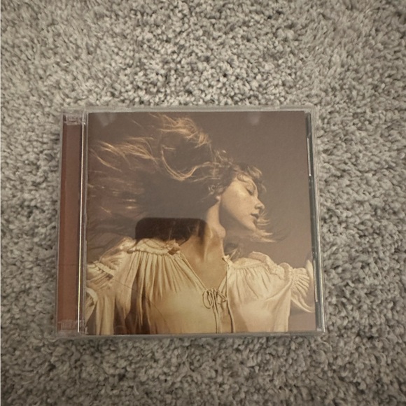 Taylor Swift Fearless CD - Picture 1 of 3
